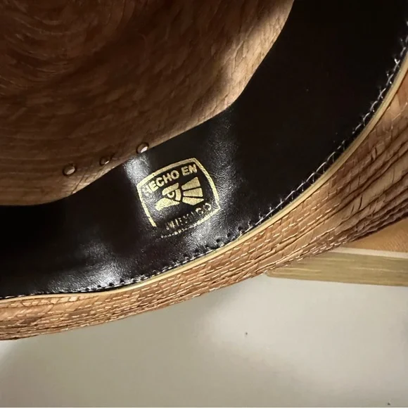 Fedora - Picture 2 of 3